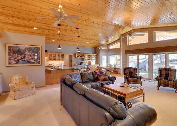 Patio & Forest View: Peaceful Show Holiday home